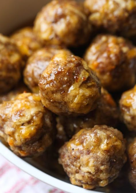 Keto Breakfast Meatballs, Brunch Meat Appetizers, Brunch Sausage Recipes, Maple Sausage Meatballs, Sausage Meatballs Appetizer, Sausage Brunch Recipes, Meat For Brunch, Meat Brunch Ideas, Savory Breakfast Appetizers