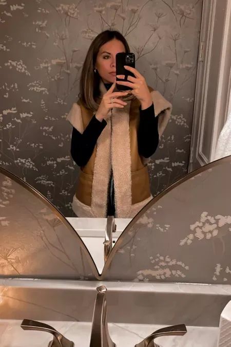 Sherpa Lined Vest Outfit, Sherling Vest, Ootd Mirror Selfie, Ootd Mirror, Teresa Caruso, Shearling Vest, Coachella Fashion, Style Inspiration Spring, Style Inspiration Fall