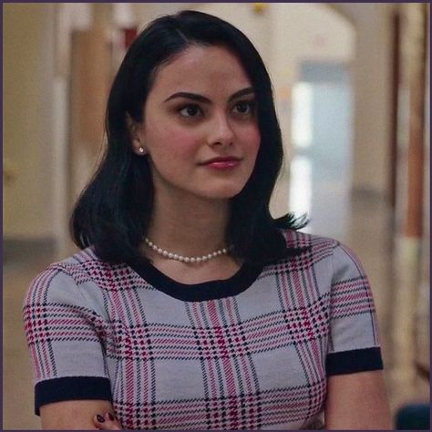 Veronica Lodge Season 1, Riverdale Season 1, Veronica Lodge Riverdale, Veronica Lodge Outfits, Riverdale Outfits, Riverdale Veronica, Riverdale Betty, Riverdale Characters, Camilla Mendes