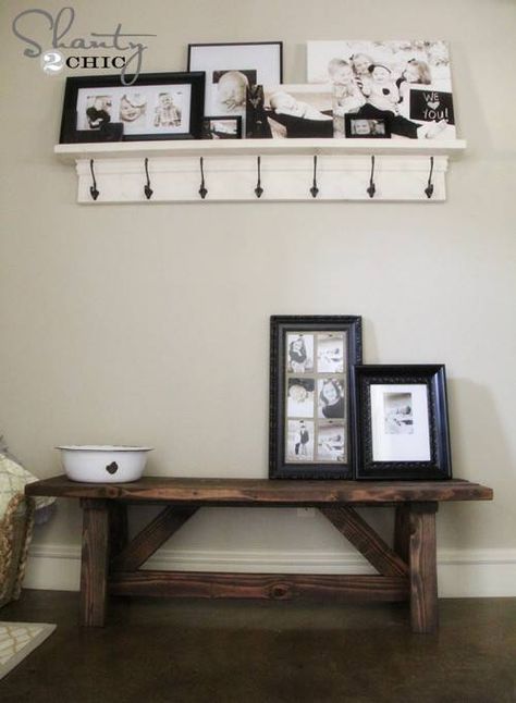 40 Rustic Home Decor Ideas You Can Build Yourself - Page 4 of 9 - DIY & Crafts Rustic Paint, Diy Entryway Bench, Rustic Entryway, Diy Entryway, Entryway Ideas, Diy Bench, Wood Works, Clothes Hooks, Samos