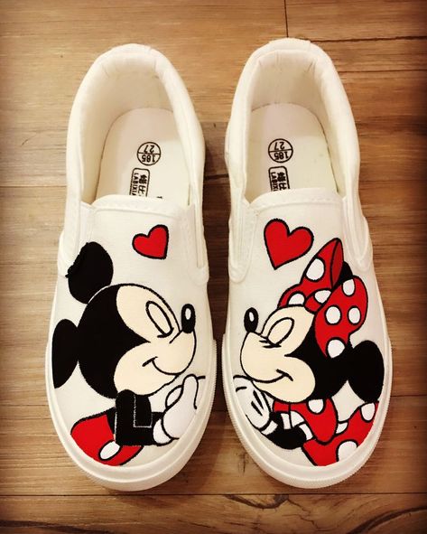 Beautiful Mickey and Minnie Shoes #disney #fashion #disneyfashion #disneystyle Canvas Shoes Diy, Mickey Shoes, Custom Vans Shoes, Painted Shoes Diy, Painted Canvas Shoes, Custom Painted Shoes, Diy Sneakers, Tennis Shoes Outfit, Painted Sneakers