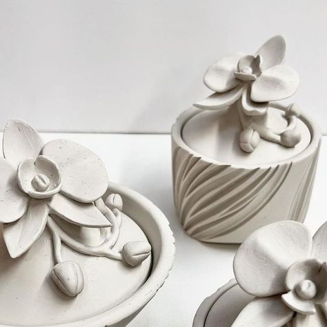 Orchid Pots Ceramic Pottery, Pottery Lids, Orchid Bowl, Ceramic Orchid, Movement Pattern, Pottery Lessons, Orchid Pot, Clay Diy Projects, Ceramic Artwork