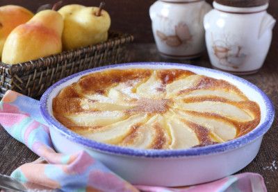 Clafoutis aux poires Pear Clafoutis, Apple Pear, Fall Desserts, Flan, Fun Desserts, Instant Pot Recipes, Pot Recipes, Baked Dishes, A Table