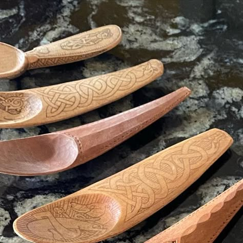 Wooden Kayak, Wooden Spoon Carving, Whittling Projects, Wood Spoon Carving, Wood Carving For Beginners, Love Spoons, Carved Spoons, Spoon Carving, Wooden Cutlery