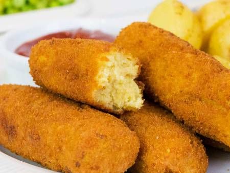 the perfect vegan fish alternative Veganized Recipes, Vegan Fish And Chips, Resep Vegan, Vegan Meat Recipe, Vegan Soul Food, Fish Fingers, Vegan Fries, Vegan Substitutes, Vegan Meat