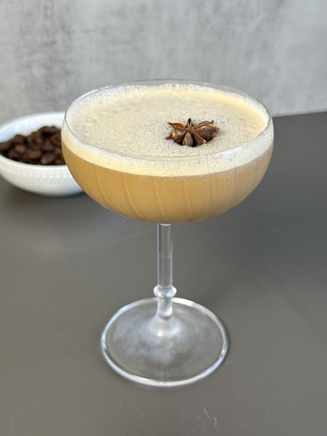 Chai espresso martini Chai Martini, Chai Espresso Martini, Espresso Martini Recipe, Martini Recipe, Espresso Beans, Enjoy Coffee, Drink Recipe, Drinking Coffee, Espresso Martini