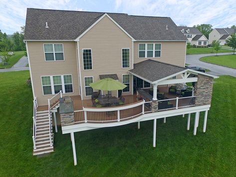 Barnwood Porch / TimberTech Deck - Downingtown, PA | 995 Sq Ft | Keystone Custom Decks Deck Off Back Of House Staircase, Upstairs Deck Ideas, Deck Bars, Second Story Deck Ideas, Luxury Deck, Deck Addition, Deck Renovation, Deck Remodel, Covered Patio Design