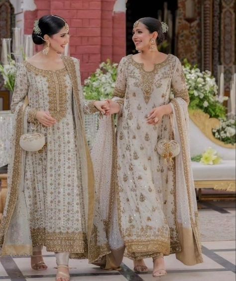 Western Party Wear Dresses, Dress For Bride Sister, Wedding Fits, Bridal Mehndi Dresses, Nikah Dress, Desi Wedding Dresses, Nikkah Dress, Mother Of Bride Outfits, Fancy Sarees Party Wear