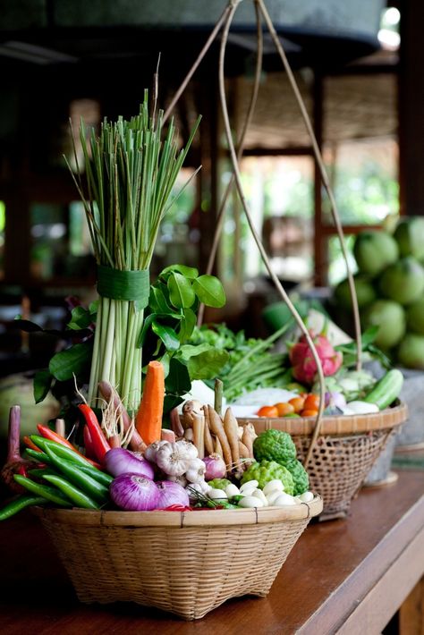 Tropical Vegetables, Vegetable Market, Organic Packaging, Fruit Food, Local Farmers Market, Farmer's Market, Fruit And Veg, Fresh Vegetables, Fresh Produce