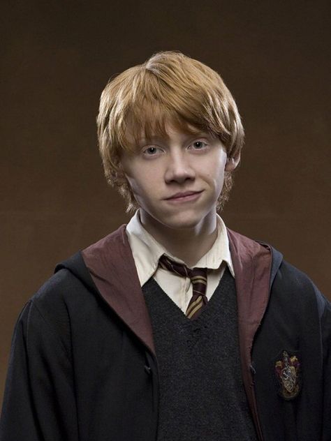 Ron From Harry Potter, Rom Weasley, Fat Cartoon Characters, Rupert Grint Ron Weasley, Fat Cartoon, Weasley Harry Potter, Ron And Harry, Glume Harry Potter, Harry Potter Ron Weasley