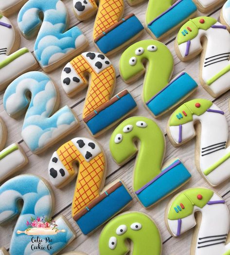 Toys Story Birthday, Birthday Cake Disney, Pixar Party, Toy Story Cookies, Buzz Lightyear Birthday, Cars Pixar, Disney Birthday Cakes, Toy Story Theme, Toy Story Cakes