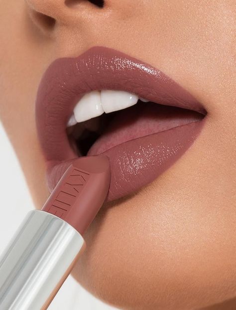 Trendy Lipstick, Kylie Jenner Lipstick, Perfect Lipstick, Lipstick Kit, Lip Gloss Colors, Creme Lipstick, Best Lipsticks, Lips Shades, Lipstick Makeup