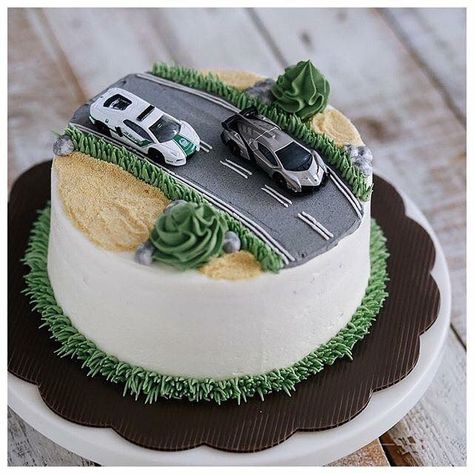 Simple Car Birthday Cake, Cake Car Designs Birthday, Cake With Cars Boys, Simple Car Cake, Car Design Cake, Simple Cake Designs For Boys, Car Cake Design, Father's Day Cakes, Dinner Food Ideas