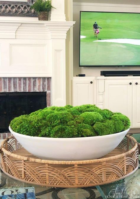 How to make your own decorative moss bowl with preserved moss for less money for a home accessory with a wow factor! Moss Centerpieces Diy, Moss Bowl Centerpiece, Modern Coffee Table Decor, Moss Bowl, Moss Planter, Moss Centerpieces, Succulent Bowls, Moss Decor, Bowl Centerpiece