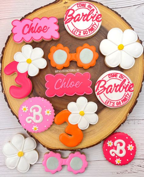 Groovy Cookies, Barbie Cookies, Cookies Flowers, Flowers Cookies, Barbie Silhouette, Cookie Party Favors, Custom Sugar Cookies, Cookies Party, Beach Birthday Party