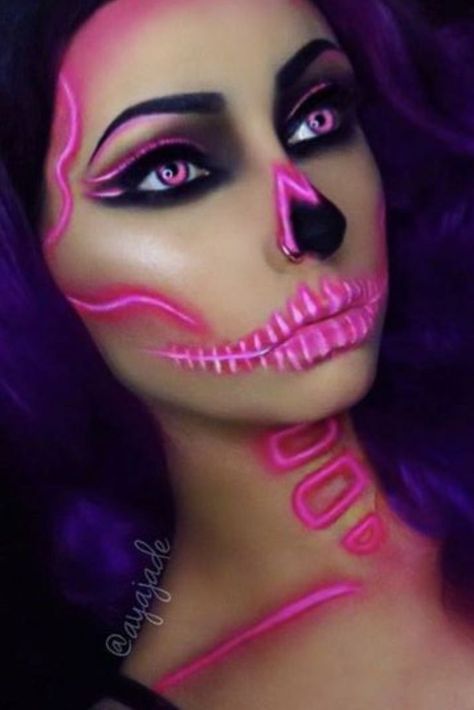 Black Skull Makeup, Make Up Halloween, Cute Clown Makeup, Uv Makeup, Halloween Makeup Clown, Holloween Makeup, Cute Halloween Makeup, Halloween Makeup Pretty, Cool Halloween Makeup