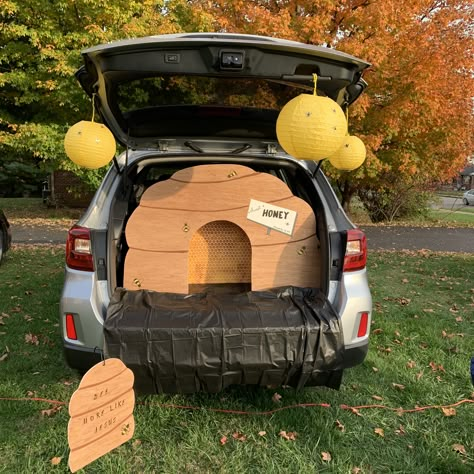 Bee Themed Trunk Or Treat Ideas, Honey Bee Trunk Or Treat, Pooh Trunk Or Treat Ideas, Bee Trunk Or Treat Ideas, Bee Themed Trunk Or Treat, Trunk Or Treat Winnie The Pooh, Bee Hive Trunk Or Treat, Bee Trunk Or Treat, Winnie The Pooh Trunk Or Treat Ideas