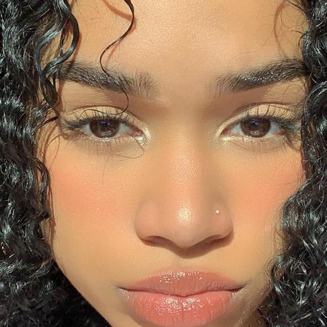 Nose Piercing On Different Nose Shapes, Nose Piercing On Small Nose, Cute Nose Piercings Black Women, Nose Percinings Aesthetic, Percinings Ideas, Nose Piercing Inspo, Nose Piercing Cute, Nose Piercing Aesthetic, Small Nose Piercing