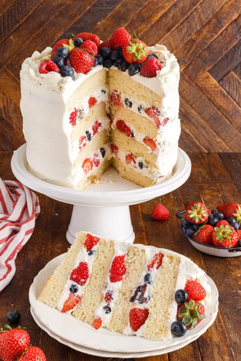 Chantilly Cake Recipe, Chantilly Cake, Creamy Cake, Fresh Fruit Cake, Moist Vanilla Cake, Rich Cake, Fruity Cake, Chantilly Cream, Easter Desserts