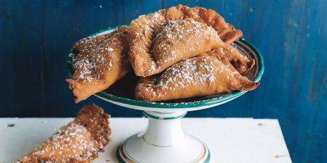 These handheld, crescent-shaped, fruit-filled pastries, long popular in the mountain South, are found at church picnics, crossroads country stores, and, if you are incredibly blessed, in your favorite aunt's hot cast-iron skillet. The fat half-moons of crisp, chewy dough ooze with spiced stewed dried apples. The other traditional filling is dried peaches. Edna Lewis Recipes, Edna Lewis, Fried Apple, Fried Apple Pies, Dried Peaches, Fried Pies, Fried Apples, Apple Pies, Dried Apples