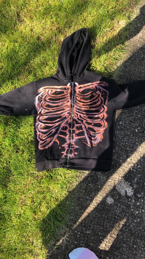 Bleach Skull Hoodie, Bleach Sweater Ideas, Bleach Hoodie Ideas, Bleach Skeleton Hoodie, Bleach Clothing Art, Bleached Black Hoodie, Rib Cage Hoodie, Bleach Hoodie Designs, Bleach Art Clothes