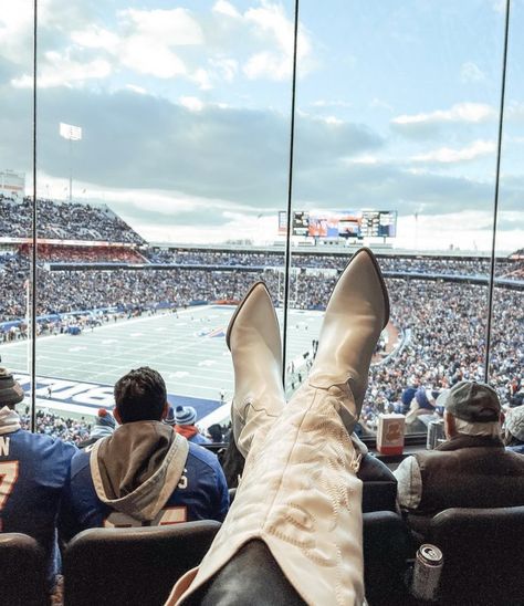 Nfl Girlfriend Aesthetic, Nfl Game Aesthetic, Nfl Wag Aesthetic, Nfl Wife Aesthetic, Nfl Girlfriend, Nfl Wag, Sports Wife, Nfl Wife, Nba Wife