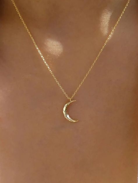 Dainty Moon Necklace, Preppy Jewelry, Gold Moon Necklace, Pretty Jewelry Necklaces, Golden Trio, Moon Pendant Necklace, Jewelry Accessories Ideas, Girly Accessories, Gold Charm Necklace