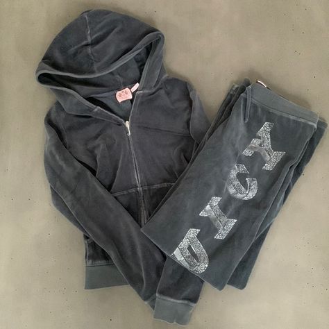 Juicy couture grey velour jumpsuit 2000s Jumpsuit Outfit, Juicy Jumpsuit, Juicy Sweatsuit, Juicy 2000s, Juicy Couture Track Suit, Drippy Fits, Velour Jumpsuit, Juicy Couture Tracksuit, Juicy Couture Pants