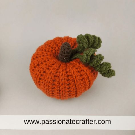 Easy Crochet Pumpkin, Cute Crochet Patterns, Pumpkin Patterns Free, Crochet Fall Decor, Quick Crochet Gifts, Fall Crochet Patterns, Crochet Storage, Halloween Crochet Patterns, Halloween Crafts Decorations