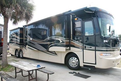 How to Wash Your RV - The Best way to Clean your Camper or Motorhome Rv Cleaning, Rv Exterior, Rv Camping Checklist, Rv Maintenance, Luxury Rv, Full Time Rv, Motor Home, Camping Checklist, Camping Glamping