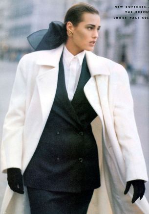 Mode Ab 50, Yasmin Le Bon, Elegante Y Chic, Woman Suit Fashion, Power Dressing, Vogue Uk, 1980s Fashion, Look Vintage, Mode Vintage