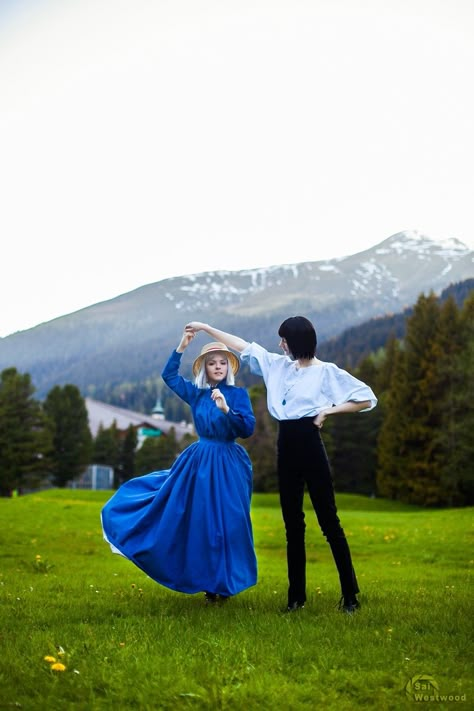 Howls Moving Castle Family Costume, Sophie And Howl Costume, Howl And Sophie Halloween Costume, Couple Halloween Costumes Studio Ghibli, Studio Ghibli Couple Costume, Howls Moving Castle Couple Costume, Sophie Costume Howl's Moving Castle, Howl Sophie Cosplay, Howls Moving Castle Photoshoot