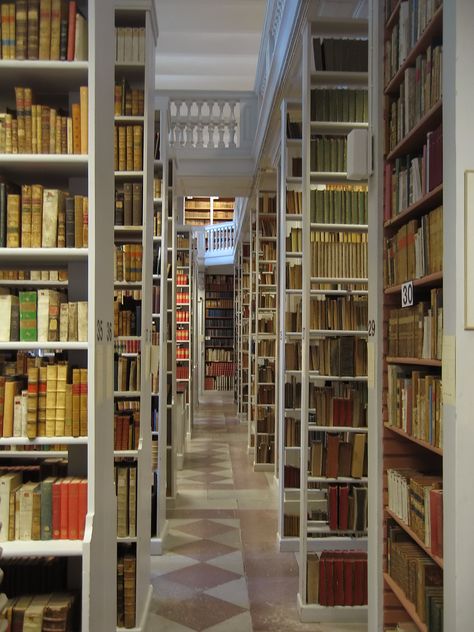 Carolina Rediviva – Uppsala University Library, Sweden – The Library is one of the oldest research libraries in the Scandinavian countries. Scandinavian Library, Diy Home Library, Library Study Room, Uppsala University, Rich Decor, Home Libraries, Home Library, The Library, Reading Nook