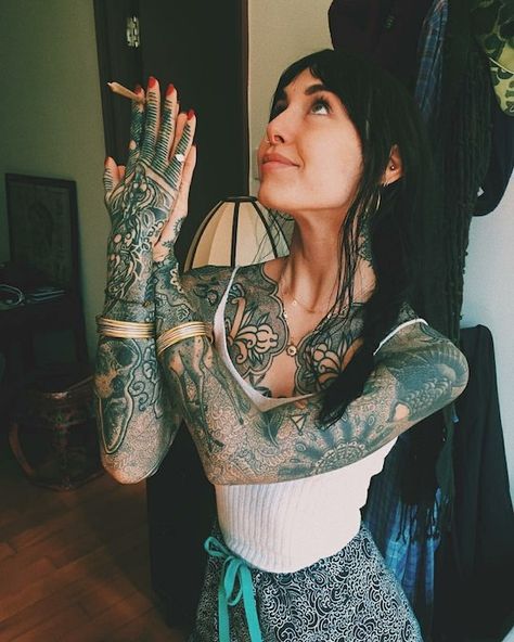 Hannah Pixie Snowdon, Hannah Pixie, Mujeres Tattoo, Body Tattoo Design, Pre Roll, Tattoed Women, Full Body Tattoo, Tattoed Girls, 1 Tattoo