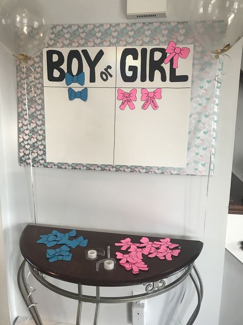 Gender Reveal Decorations Diy, Baby Shower Tablescapes, Baby Shower Gender Reveal Cake, Gender Reveal Party Food, Simple Gender Reveal, Gender Reveal Baby Shower Themes, Baby Gender Reveal Party Decorations, Gender Reveal Party Games, Pregnancy Gender Reveal