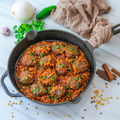 Afghan kofta (meatballs) is of course a main entree dish that is typically served with rice. While it can be any type of rice, I feel like it is best with plain white rice (Afghan challow). This recipe is easy to make, super juicy, and flavorful. #meatballs #meatballcurry #kofta #afghanfood #afghancusine @cookhalaal @dawn_images #mincedmeat #tastingtable #middleeasternfood #beautifulcuisines #afghanistan #afghan #foodbloggers #foodblog Afghan Kofta Recipe, Afghan Recipes Afghanistan, Afghan Food Recipes Afghanistan, Afgan Food Recipe, Afghanistan Food Recipes, Afghan Meatballs, Afghani Food Recipes, Afghan Dinner, Afghanistan Recipes