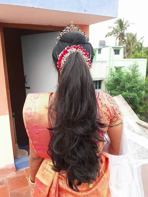 Ponytail Hairstyles With Flowers, Marriage Pic, Hairstyles With Flowers, Bridal Hair Decorations, Saree Hairstyles, Engagement Hairstyles, Bridal Hairdo, Traditional Hairstyle, Hairstyles Ponytail