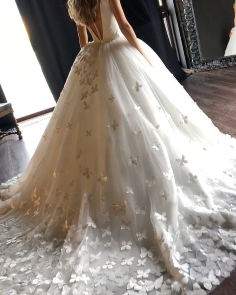 Wedding Dress With Butterflies, Butterfly Wedding Dress, Tulle Skirt Wedding, Train Prom Dresses, Tulle Skirt Wedding Dress, Olivia Bottega, Skirt Wedding Dress, Wedding Dress With Train, Prom Dress With Train