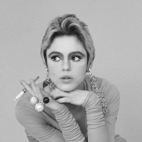 Rudi Gernreich, 1960s Vogue, Heavenly Birthday, Underground Film, Happy Heavenly Birthday, Andy Warhol Pop Art, 60s Look, Edie Sedgwick, Birthday Angel