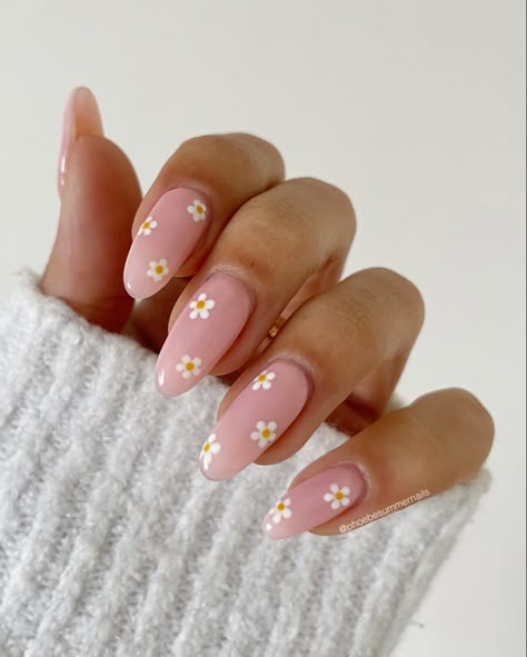 Easy Plain Nails, Pink Floral Almond Nails, Pink Nails With White Daisy, Plain Nail Art Ideas, Nails With Flowers On One Finger, Easy Basic Nail Designs, Simple Daisy Nail Art, Pale Pink Nails With Flowers, Simple Nail Designs Round