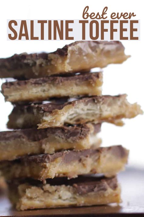 Cracker Toffee Recipe, Saltine Cracker Recipes, Toffee Dessert, Saltine Cracker Toffee, Cracker Dessert, Saltine Cracker, Saltine Toffee, Cracker Toffee, Toffee Recipe