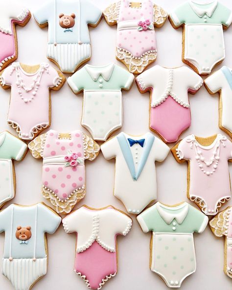 KARYN -SWEET ‘n’ PRETTY on Instagram: “Sweet little onesies . . . .  #Cookies #decoratedcookies #cookiesdecorated #babycookies #babyshowercookies #babyshower #baby…” Onesie Decorated Cookies, Baby Onesie Cookies Decorated, Onesie Cookies Decorated, Baby Cookies Decorated, Baby Onesie Cookies, Baby Candy Bar, Baby Biscuits, Baby Shower Sugar Cookies, Onesie Cookies