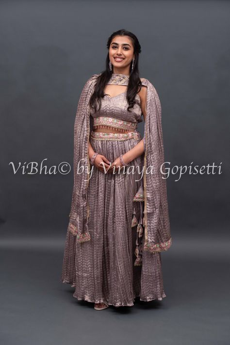 Expertly crafted with crushed silk, this mauve choker dupatta boasts intricate design borders and delicate tassels. Elevate any outfit with its luxurious texture and elegant details. Perfect for adding a touch of sophistication to your wardrobe. Fancy Lehengas, Mauve Lehenga, Choker Dupatta, Intricate Design, Lehenga, Borders, Choker, Tassels, Silk