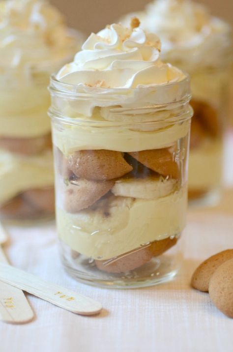 Southern Cookout, Banana Cream Pie Cake, Easter Picnic, Southern Banana Pudding, Jar Meals, Pudding Parfait, Dessert In A Jar, Trifle Recipe, Catering Ideas