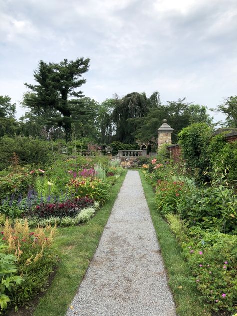 garden pathway at westbury manor, new york Old Money Garden Aesthetic, 1800s Garden Aesthetic, Manor Garden Aesthetic, Whitepine Aesthetic, Gardens Aesthetic, Old Money Mansion Garden, Old Westbury Gardens, Old Westbury, Famous Gardens England