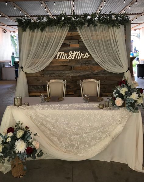 Wedding Tables Outdoor, Backdrop Behind Head Table, Flowers Sweetheart Table, Sweetheart Table Backdrop, Brides Table, Bride Groom Table, Wedding Church Decor, Sweetheart Table Decor, Head Table Wedding