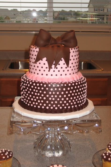 This is another photo of the pink and brown polkadot cake that I made Katie Scarlett for her 2nd birthday. I used chocolate ganache for the brown icing and buttercream for the pink. The brown bow is made out of fondant. Brown Icing, Pink Birthday Theme, Cakes Pink, Polka Dot Cakes, Owl Cakes, Sweet Sixteen Birthday Party Ideas, Special Birthday Cakes, Cake Decorating Classes, Tiered Cake