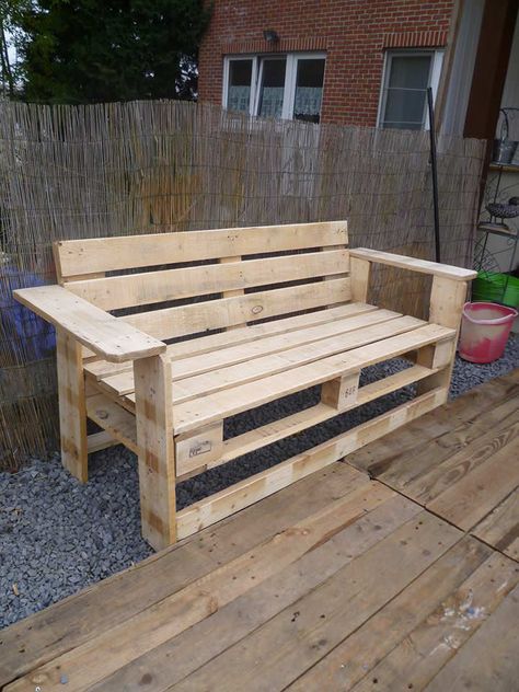 #PalletBench, #RecycledPallet Pallet Bench Outdoor, Pallet Bank, Chairs Diy, Outdoor Storage Bench, Pallet Chair, Dorm Room Diy, Pallet Bench, Wooden Pallet Furniture, Pallet Sofa