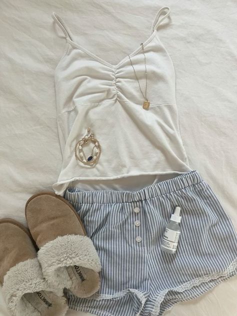 Cute Summer Outfits Comfy, Coastal Summer Aesthetic Outfits, Coastal Style Clothing, Coastal Pjs, Coastal Summer Outfits Aesthetic, Summer Pjs Aesthetic, Beach Vacation Outfit Inspiration, Costal Outfit Ideas, Costal Summer Fits