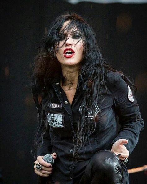 🖤 Darkness 🖤’s Instagram post: “#cristinascabbia #metalqueen #metal #beautiful #gothicmetal #metalgoddess #metalgirl #metalvocalist #metalsinger #singer #lacunacoil” Metal Lords, Female Rock Stars, Metalhead Girl, Ladies Of Metal, Cristina Scabbia, Lacuna Coil, Rock Poster Art, Jennie Garth, Metal Chicks